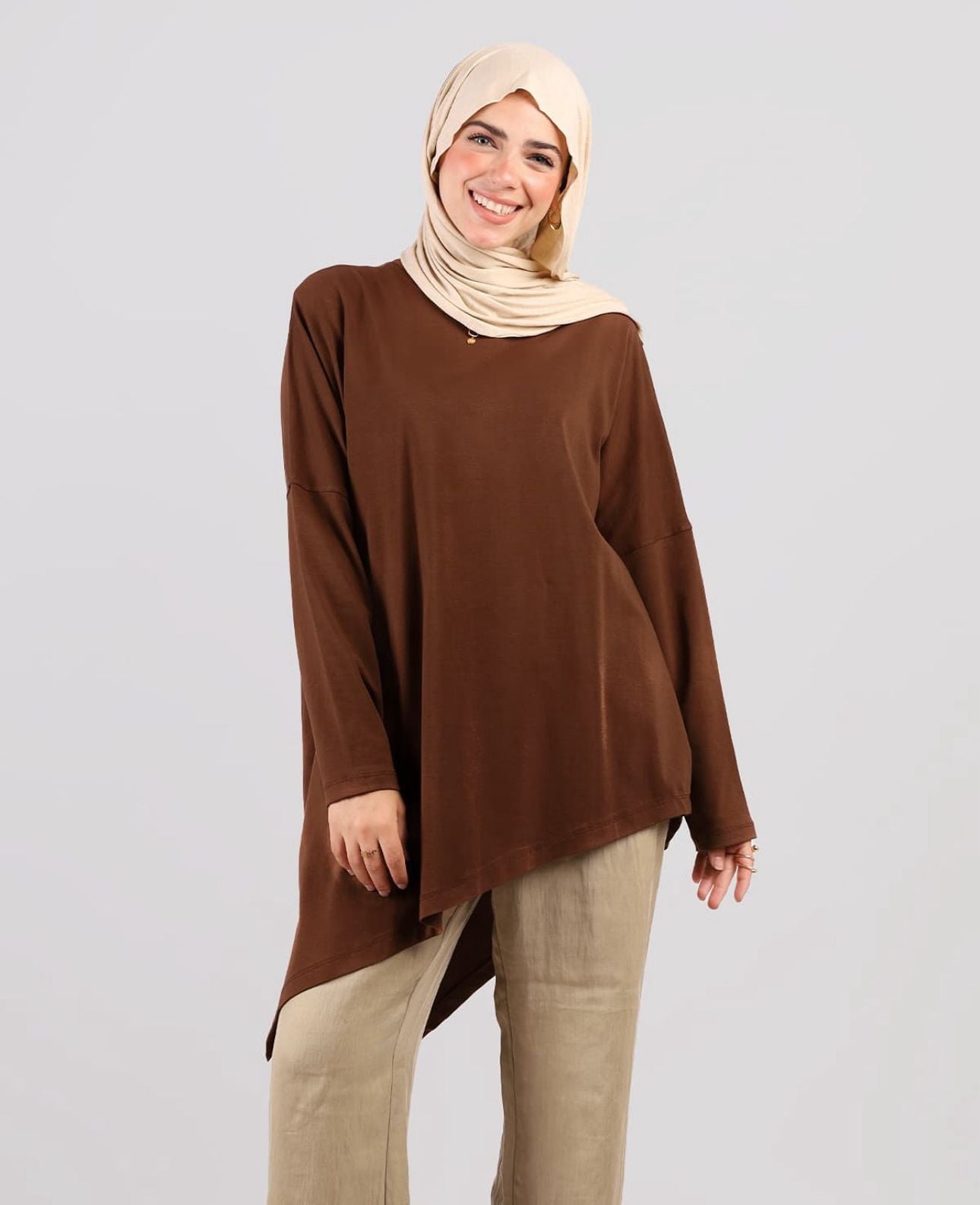 تي شيرت نسائي كبير الحجم من القطن بأكمام طويلة