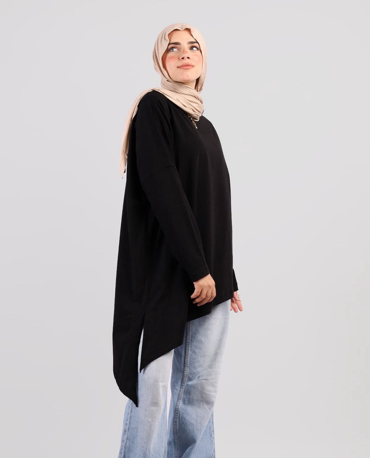 تي شيرت نسائي كبير الحجم من القطن بأكمام طويلة